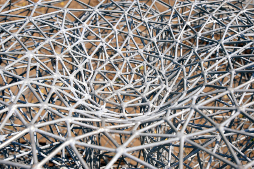 Tomáš Medek, The Tangerine and Banana, 2004, zinc-coated iron round log, Žerotínovo nám. 